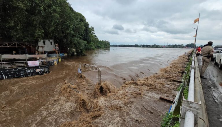 MP Rain: मंडला में नर्मदा नदी का रौद्र रूप, कान्हा से संपर्क टूटा; कई सहायक नदियां भी उफान पर