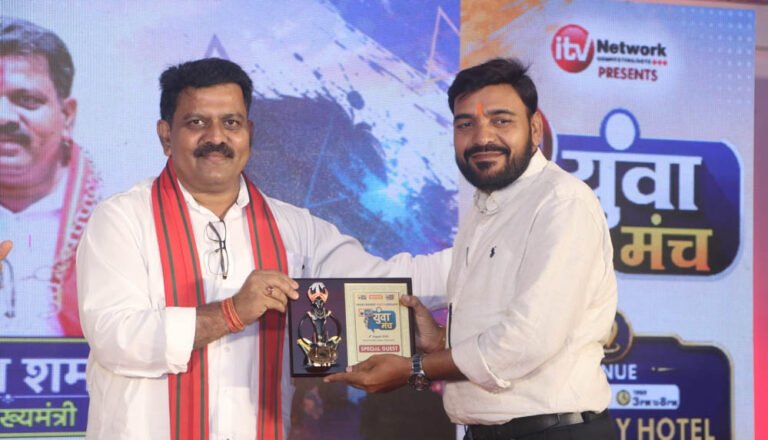 छत्तीसगढ़ में पंचायत सचिवों के शासकीयकरण पर उपमुख्यमंत्री के सकारात्मक संकेत, महेंद्र साहू हुए सम्मानित