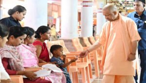 जनता दर्शन में मुख्यमंत्री योगी आदित्यनाथ ने सुनीं 200 लोगों की समस्याएं