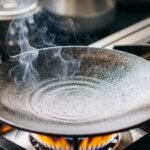गर्म तवे पर पानी डालना क्यों माना जाता है अशुभ? जानिए वास्तु मान्यता