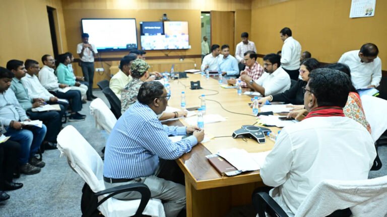 नक्सल प्रभावित परिवारों के पुनर्वास पर बड़ा फोकस, डिप्टी CM विजय शर्मा ने योजनाओं की समीक्षा की