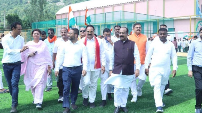 उपमुख्यमंत्री अरुण साव ने बहुउद्देशीय मिनी स्टेडियम और इनडोर हॉल का किया लोकार्पण