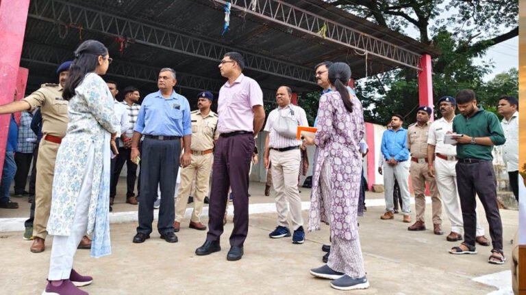 स्वतंत्रता दिवस की तैयारियों को लेकर कलेक्टर झा सख्त, समय-सीमा में सभी व्यवस्थाएं पूरी करने के निर्देश