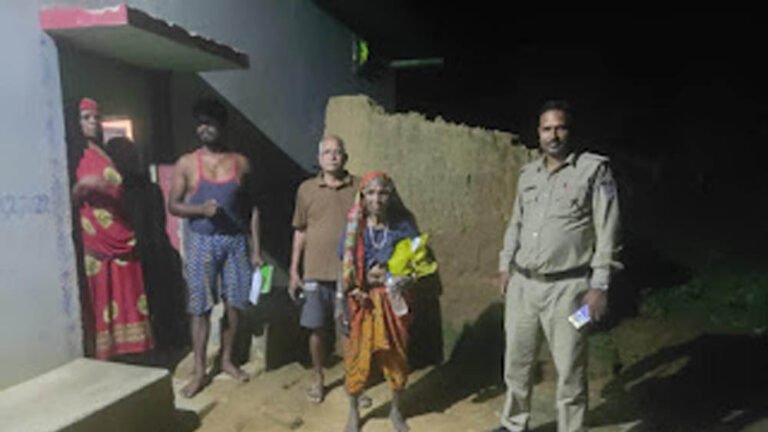 दो दिनों से भटक रही 70 वर्षीय बुजुर्ग महिला को पुलिस ने सुरक्षित घर पहुंचाया
