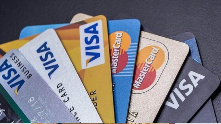 Foreign Banks ने भारतीयों के लिए क्रेडिट कार्ड पर कसा शिकंजा, रिन्यूअल में भी दिक्कत; जानें वजह