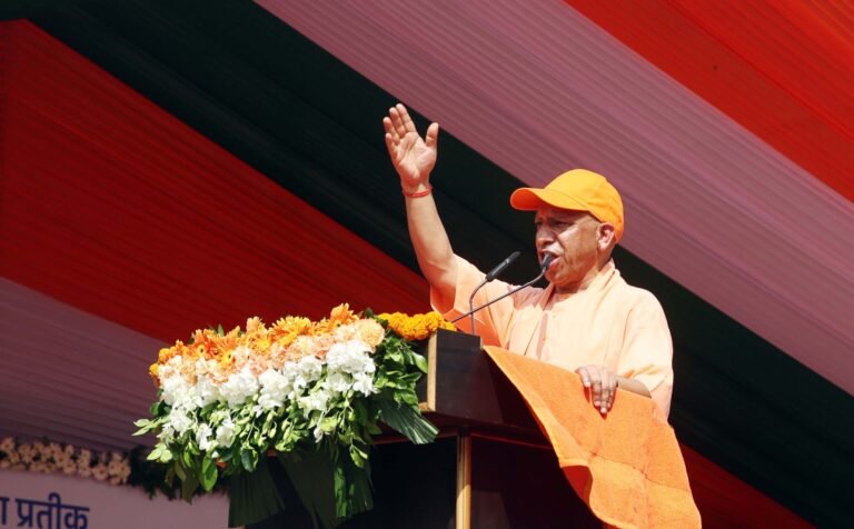 मुख्यमंत्री आवास से विधानभवन तक पदयात्रा कर देशभक्ति का संदेश देंगे सीएम योगी