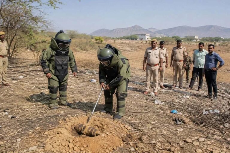 आमेर में खेत के पास मिला जिंदा बम, बम निरोधक दस्ते ने सुरक्षित तरीके से किया निष्क्रिय