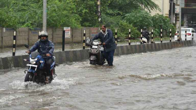 भोपाल में बारिश का कहर: 200 घरों में घुसा पानी, 527 लोगों को बचाया गया; 5 जिलों में भारी बारिश का अलर्ट