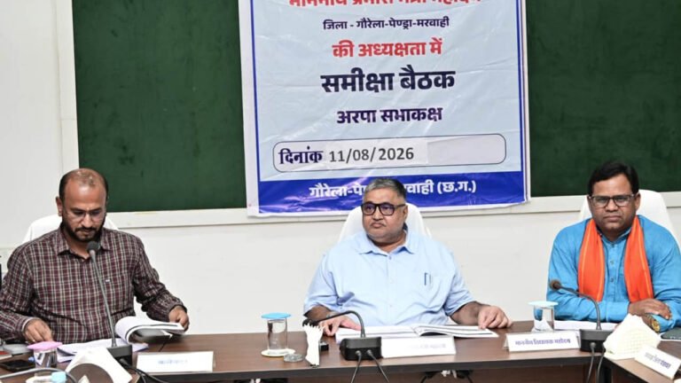 रायपुर में प्रभारी मंत्री राजेश अग्रवाल ने ली विभागीय समीक्षा बैठक, योजनाओं की प्रगति पर किया मंथन