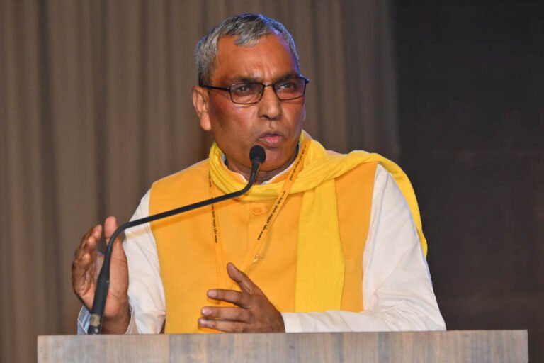 सुभासपा ऑफिस में सपा कार्यकर्ताओं पर गाली-गलौज और मारपीट का आरोप, ओपी राजभर बोले- ‘ये अपराध है’