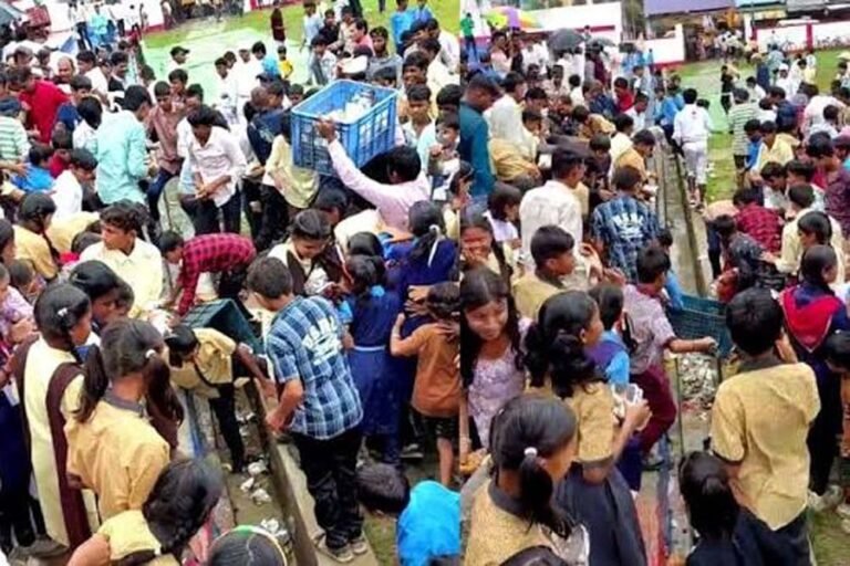 गिजरी नाले में बाढ़ से थमा यातायात, अमरकंटक जाने वाले सैकड़ों श्रद्धालु फंसे