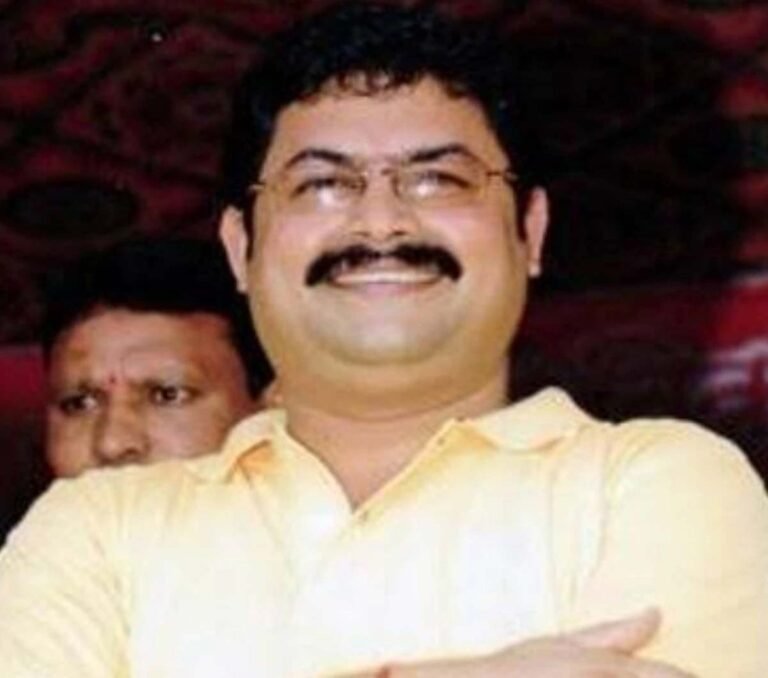 हथियार की जांच के दौरान अचानक फायरिंग, वाराणसी एयरपोर्ट पर मचा हड़कंप; दो घायल