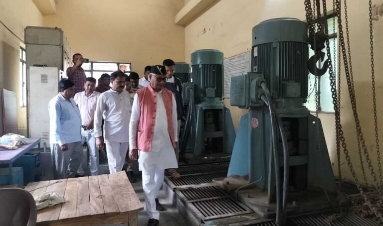 जलभराव रोकने को विधायक डॉ. नीरज बोरा ने पंपिंग स्टेशनों का किया निरीक्षण