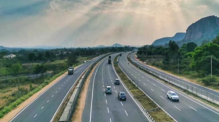 National Highway Traffic: PM मोदी की अपील के बाद निजी वाहनों का सफर 6.7% कम, 29 टोल प्लाजा के आंकड़ों में खुलासा