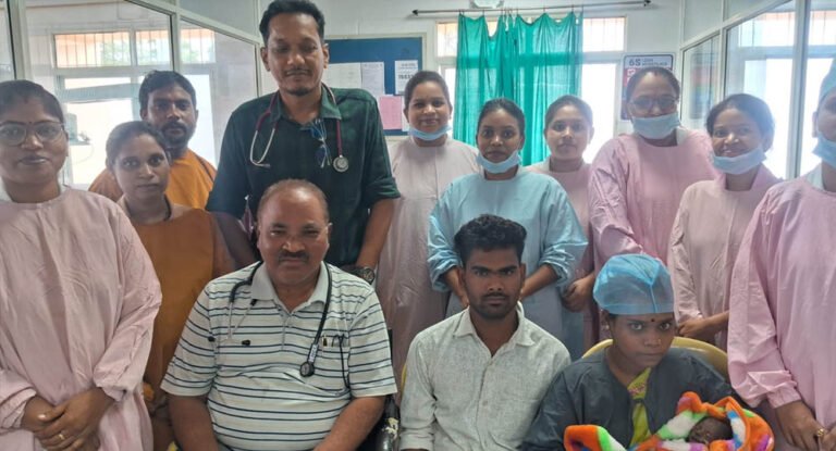 800 ग्राम के अति-कम वजनी नवजात को जिला चिकित्सालय अनूपपुर के SNCU ने दिया नया जीवन