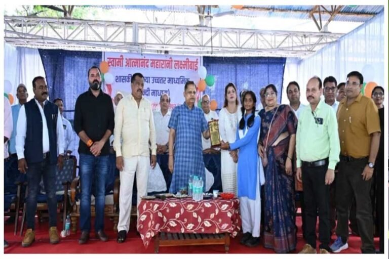 CG की बेटियों का अनोखा आविष्कार! थूकने पर अलार्म और बारिश में ऑटोमैटिक खुलेगा छाता