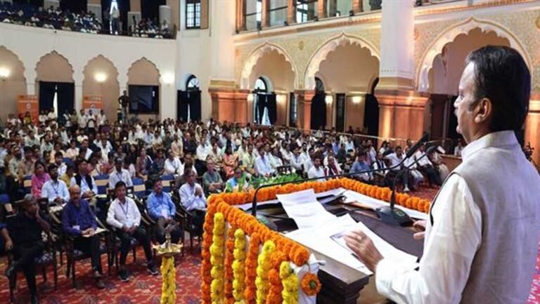 हर व्यक्ति तक सहज होगी उन्नत स्वास्थ्य सेवाओं की पहुंच, डिजिटल हेल्थ पर उप मुख्यमंत्री शुक्ल का जोर
