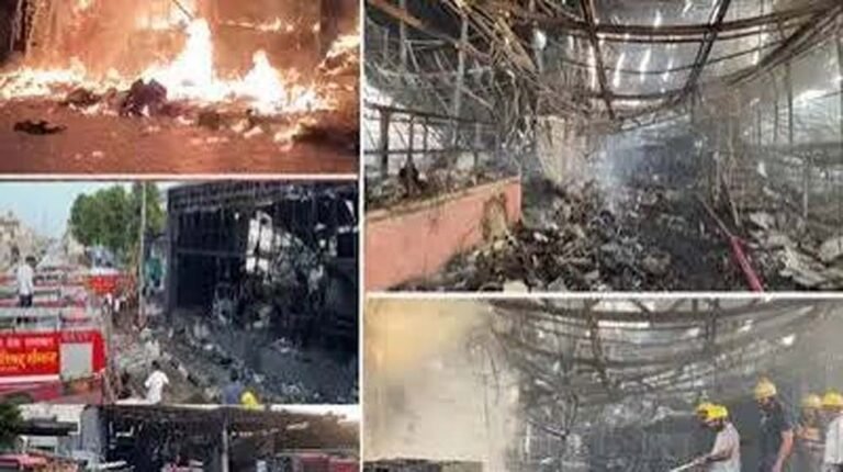 सुबह 4 बजे शोरूम में लगी भयंकर आग, 40 इलेक्ट्रिक वाहन समेत ऑटो पार्ट्स स्टोर राख