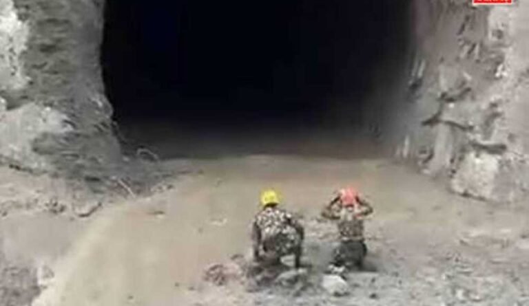 भोटेकोशी नदी की बाढ़ में फंसे 350 लोग सुरक्षित निकाले गए, नेपाली सेना ने चलाया बड़ा रेस्क्यू ऑपरेशन
