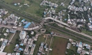 90 डिग्री के घुमाव पर उठे सवाल, सीहोर के निर्माणाधीन ओवरब्रिज की ड्रोन तस्वीरों से मचा हड़कंप