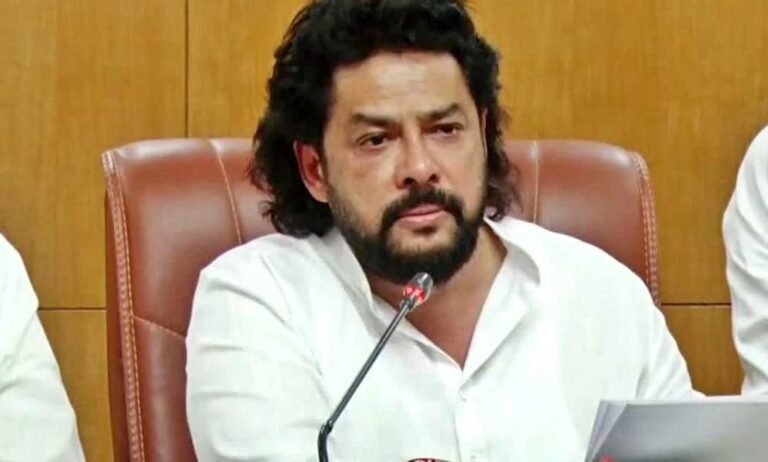 कर्नाटक में वाल्मीकि निगम घोटाले पर सियासी भूचाल, कैबिनेट मंत्री बी नागेंद्र का इस्तीफा