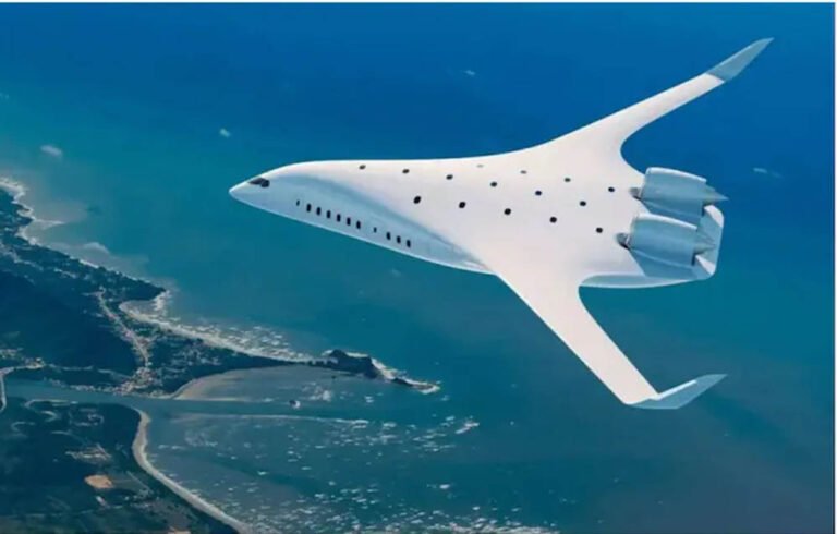 Airplane Sunroof: फ्लाइट में मिलेगा खुला आसमान देखने का अनोखा अनुभव, लग्जरी फीचर ने खींचा ध्यान