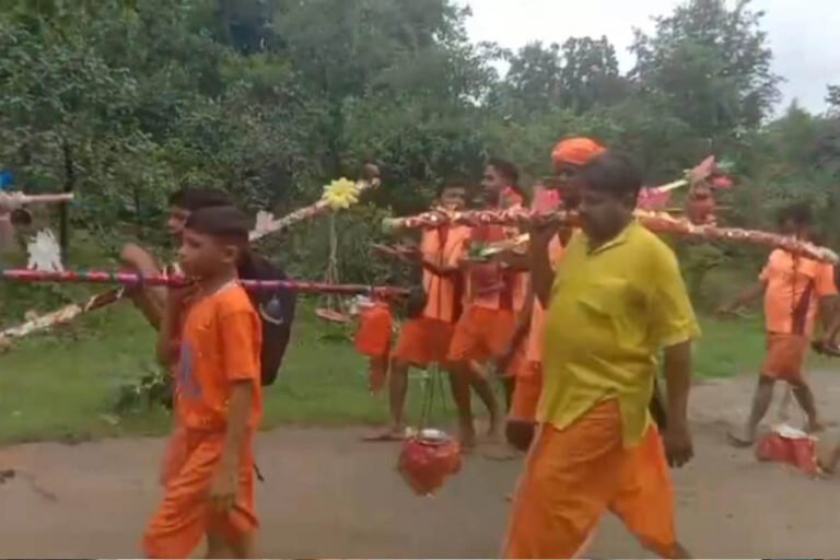 ग्राम बिलासपुर में श्रद्धा और उत्साह के साथ निकाली गई कांवड़ यात्रा