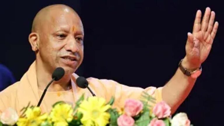 स्वतंत्रता दिवस पर यूपी में होंगे भव्य आयोजन, सिनेमाघरों में राष्ट्रगान अनिवार्य