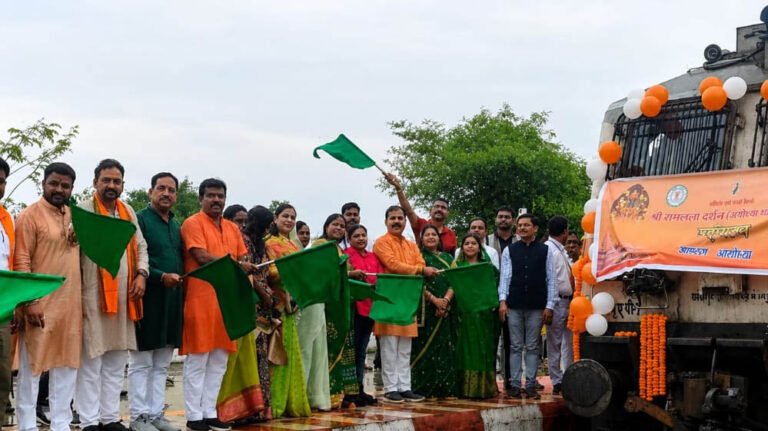 सरगुजा के 850 श्रद्धालु भारत गौरव ट्रेन से अयोध्या-काशी रवाना, करेंगे रामलला और बाबा विश्वनाथ के दर्शन
