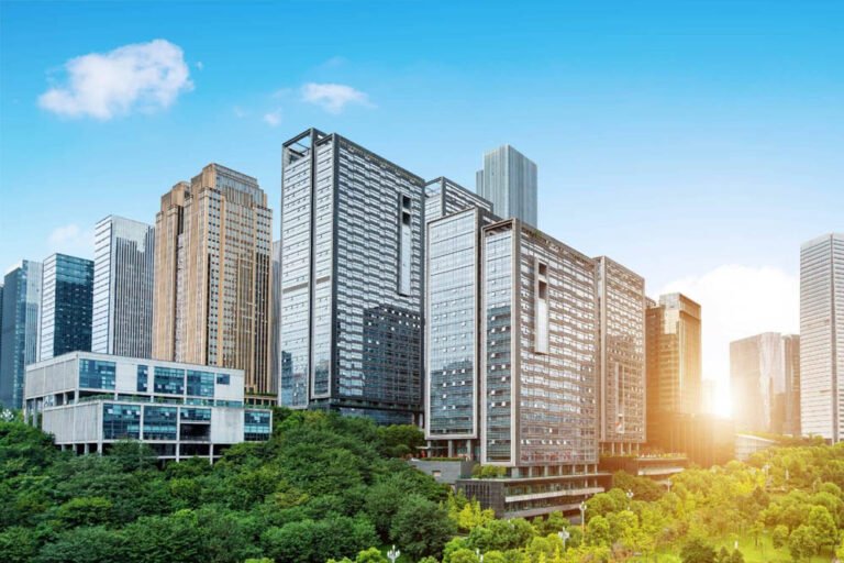 Real Estate Boom: नोएडा ने मारी बाजी, 7 वर्षों में मकानों के दाम 111% तक उछले