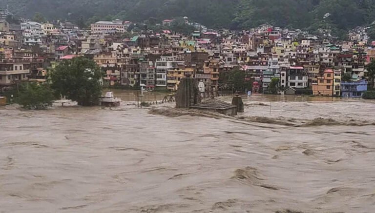 Himachal Weather Alert: मूसलाधार बारिश से जनजीवन प्रभावित, 145 सड़कें बंद; 48 घंटे का अलर्ट जारी