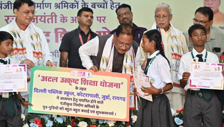 ढाई साल में श्रमिक कल्याण की नई पहचान बना छत्तीसगढ़, सरकार ने गिनाईं बड़ी उपलब्धियां
