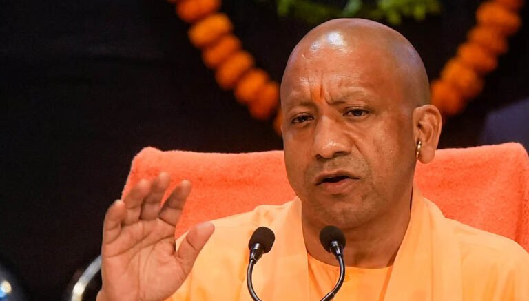 CM योगी का विपक्ष पर बड़ा वार, बोले- ‘चाचा-भतीजे की जोड़ी जनता को लूटने निकल जाती थी’