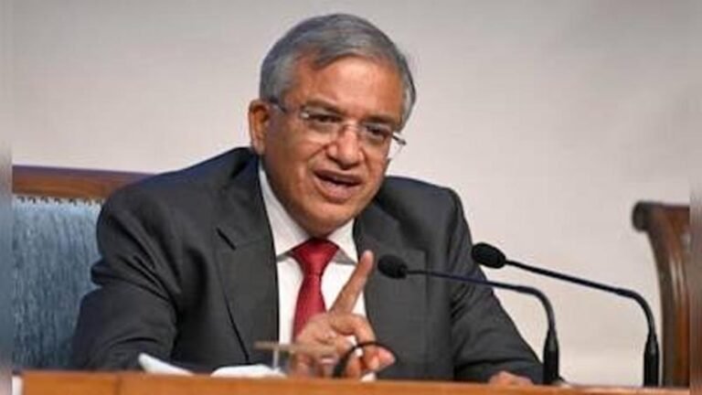 CEC ज्ञानेश कुमार ने युवाओं से किया संवाद, बोले- 18 साल पर जरूर बनें मतदाता