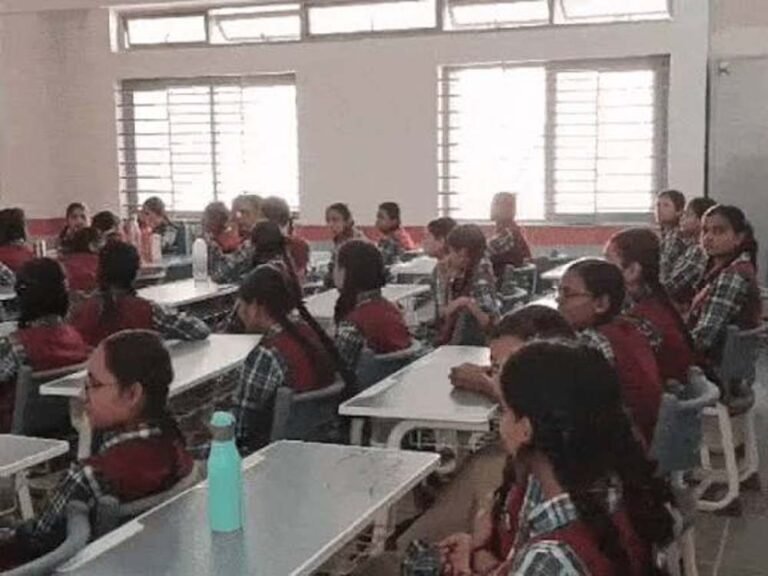 ‘स्कूल ठीक करो’ अभियान के बीच एक्शन, वायरल वीडियो की जांच के बाद प्रशासन ने दी FIR की चेतावनी
