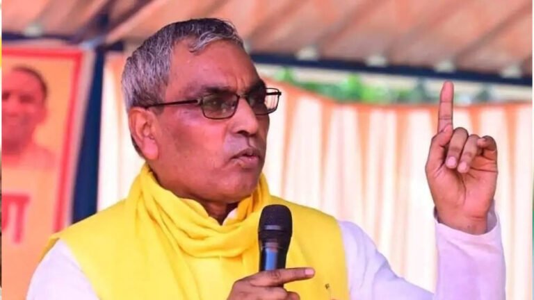राजभर बोले, सपा के समय पेपर बिकते थे और विद्यार्थी उन्हें खरीदकर खेतों तक में बैठकर हल करते थे