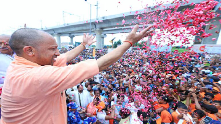 मेरठ में आज शिवभक्तों पर पुष्पवर्षा करेंगे CM योगी, कांवड़ यात्रा में दिखेगा भव्य नजारा