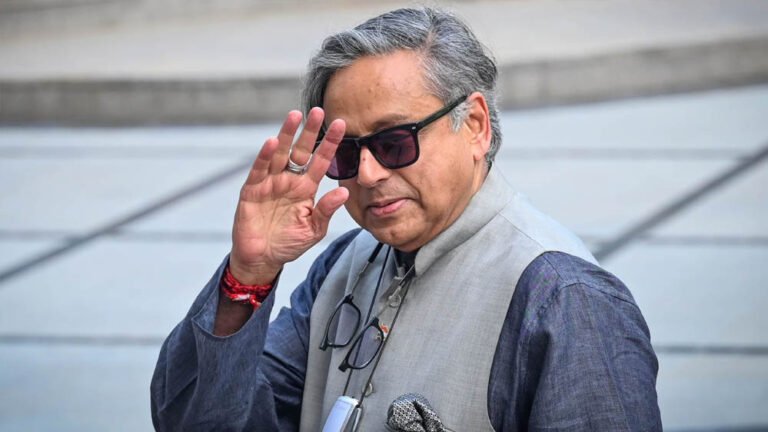 कांग्रेस के प्रदर्शन पर शशि थरूर का तंज, बोले- ‘कॉकरोच जितना भी असरदार नहीं रहा’