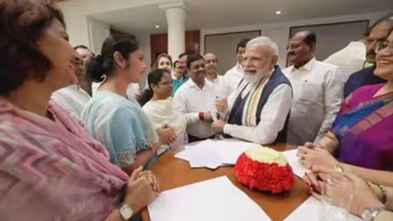 PM Modi & Saayoni Ghosh Photo: सायोनी घोष ने पीएम मोदी संग तस्वीर शेयर कर लिखा- ‘शेर की दहाड़…’, वायरल हुआ पोस्ट