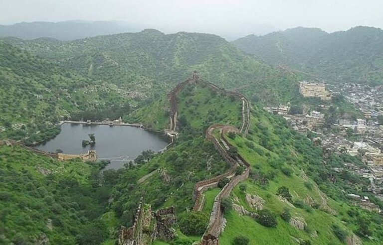 सैटेलाइट रिसर्च ने खोली अरावली की पोल, पहाड़ियों पर सैकड़ों अवैध निर्माण