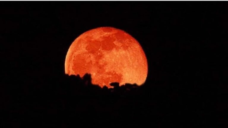 रक्षाबंधन पर लगेगा चंद्र ग्रहण, जानें भारत में असर और सूतक काल की सच्चाई