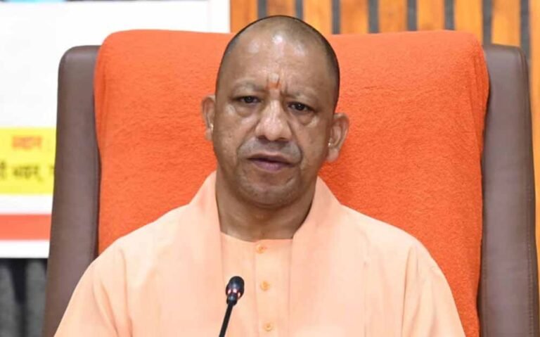 मुख्यमंत्री योगी आदित्यनाथ ने विधान भवन में सर्वदलीय बैठक को किया संबोधित