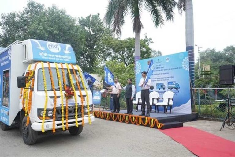 भोपाल दुग्ध संघ ने शुरू किए 12 नए मिल्क टैंकर, चलित दुग्ध परीक्षण प्रयोगशाला और 2 इलेक्ट्रिक वाहन