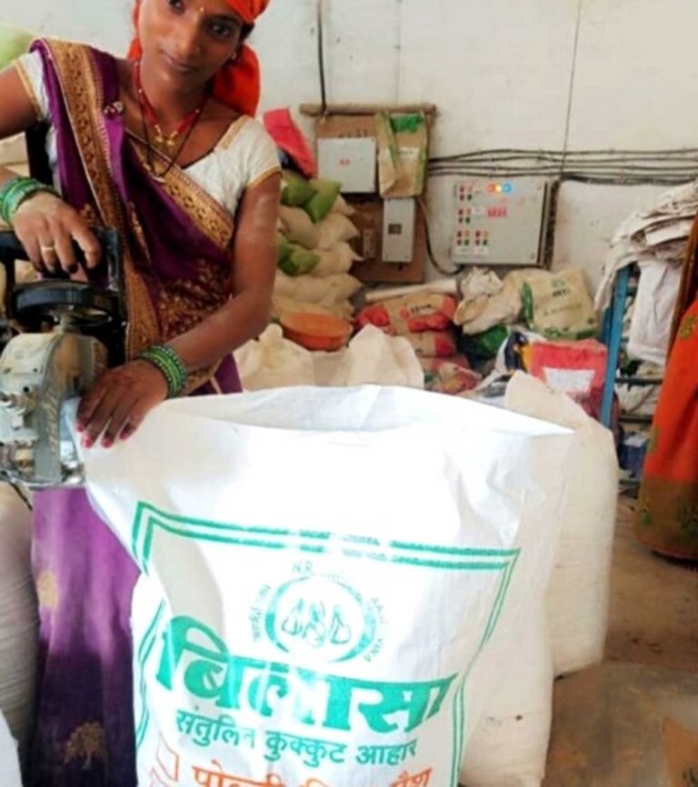 पशु आहार संयंत्र से मिला रोजगार और नियमित आय