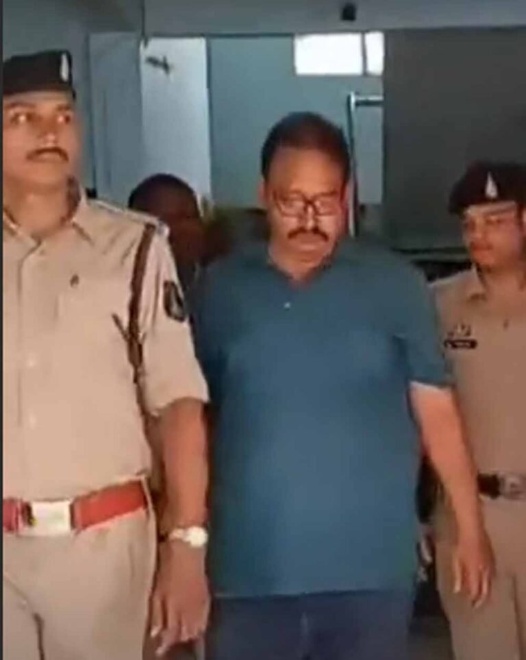 दो लोगों की जान लेने वाले सड़क हादसे में बड़ी कार्रवाई, तखतपुर CMO गिरफ्तार कर भेजे गए जेल