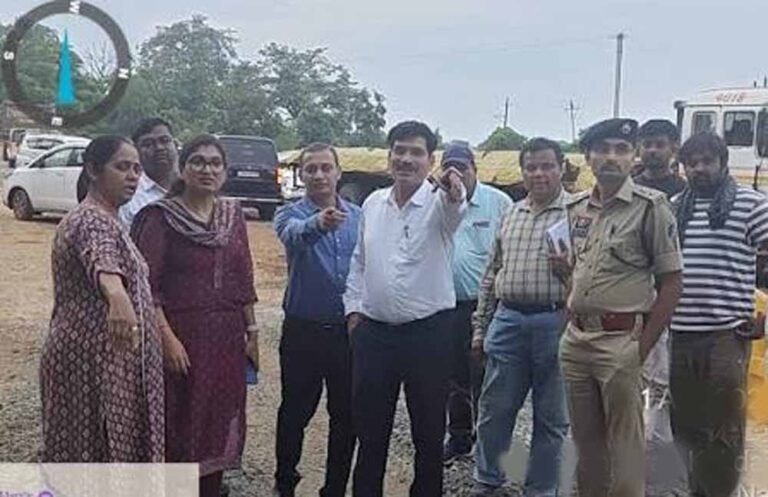छत्तीसगढ़ में बाढ़ से टूटी पुलिया की होगी मरम्मत, कलेक्टर ने मौके पर पहुंचकर लिया जायजा