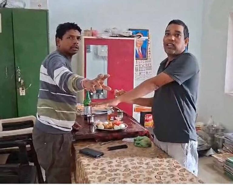 छत्तीसगढ़ के स्कूल में शराब पार्टी का मामला, दोनों शिक्षकों पर गिरी निलंबन की गाज