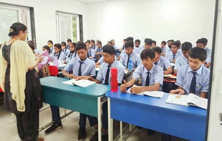 CG आत्मानंद स्कूलों में सुरक्षा-व्यवस्था होगी मजबूत, लगातार गैरहाजिर छात्रों के नाम हटेंगे
