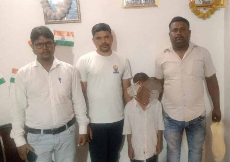 10 साल के मासूम को मिला सहारा, माता-पिता के बिना नशे की गिरफ्त में था बच्चा; SP ने कराया इलाज