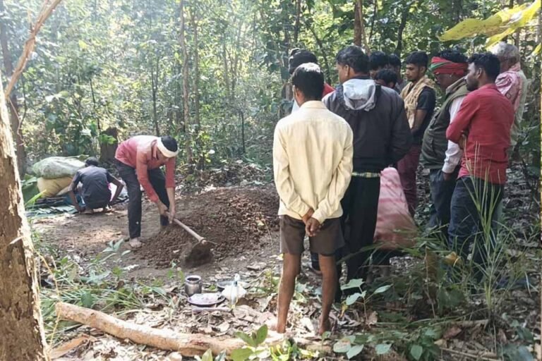 धमतरी में शव दफनाने को लेकर बवाल, हिंदू रीति-रिवाज से अंतिम संस्कार पर बनी सहमति